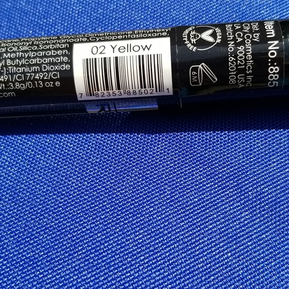 2/$10 New HD Pro Concealer - Picture 2 of 3